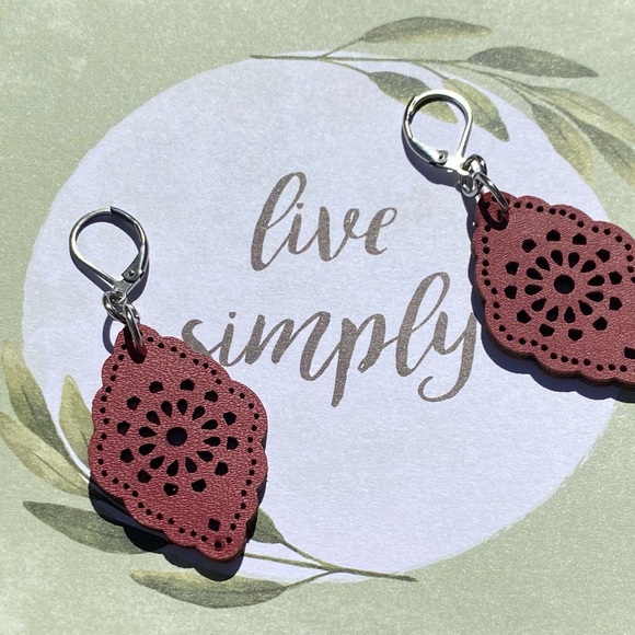 Elegant Red Leather Cutout Earrings - Picture 2 of 4